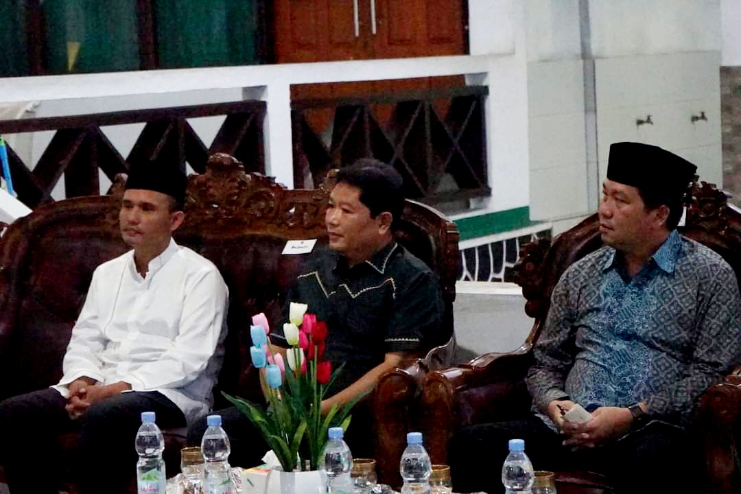 Penjabat Bupati Kumendong Dampingi Wagub SK Melaksanakan Safari Ramadhan di Kampung Jawa Tondano