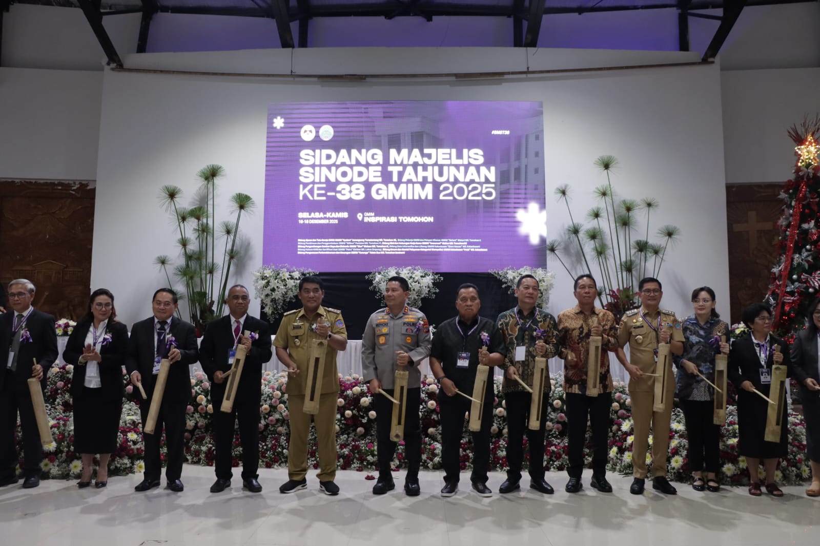 Caroll-Sendy Turut Mendampingi Gubernur Yulius Buka SMST GMIM 2025