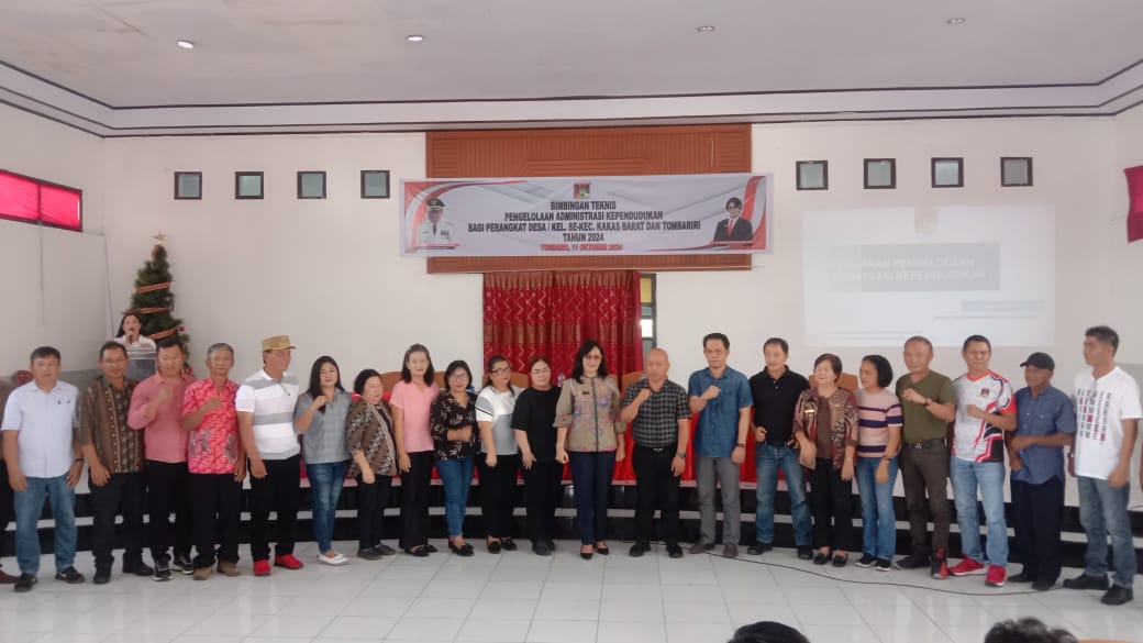 Sekda Watania Buka Bimtek Pengelolaan Administrasi Kependudukan