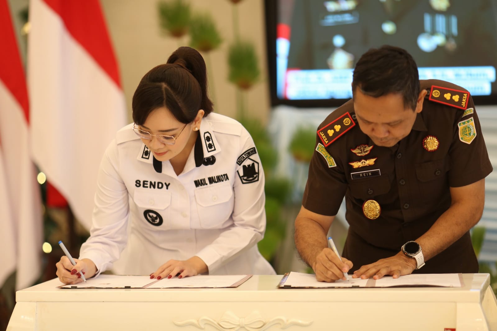 Wawali Rumajar dan Kajari Tololiu Teken MOU 